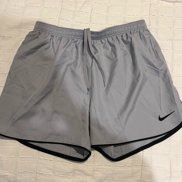 nike grey shorts 5’ - Picture 1 of 3
